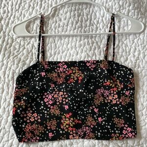 VS Back Tie Square Neck Crop Top